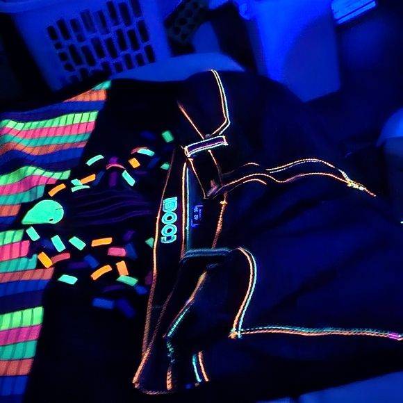 Coogi 42 x 5xl. The blacklight edition. - Picture 5 of 8